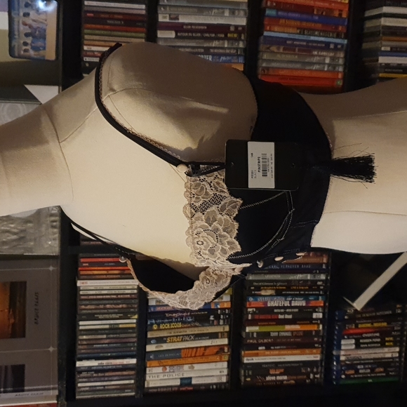 Kardashian collection bra. - Picture 3 of 6